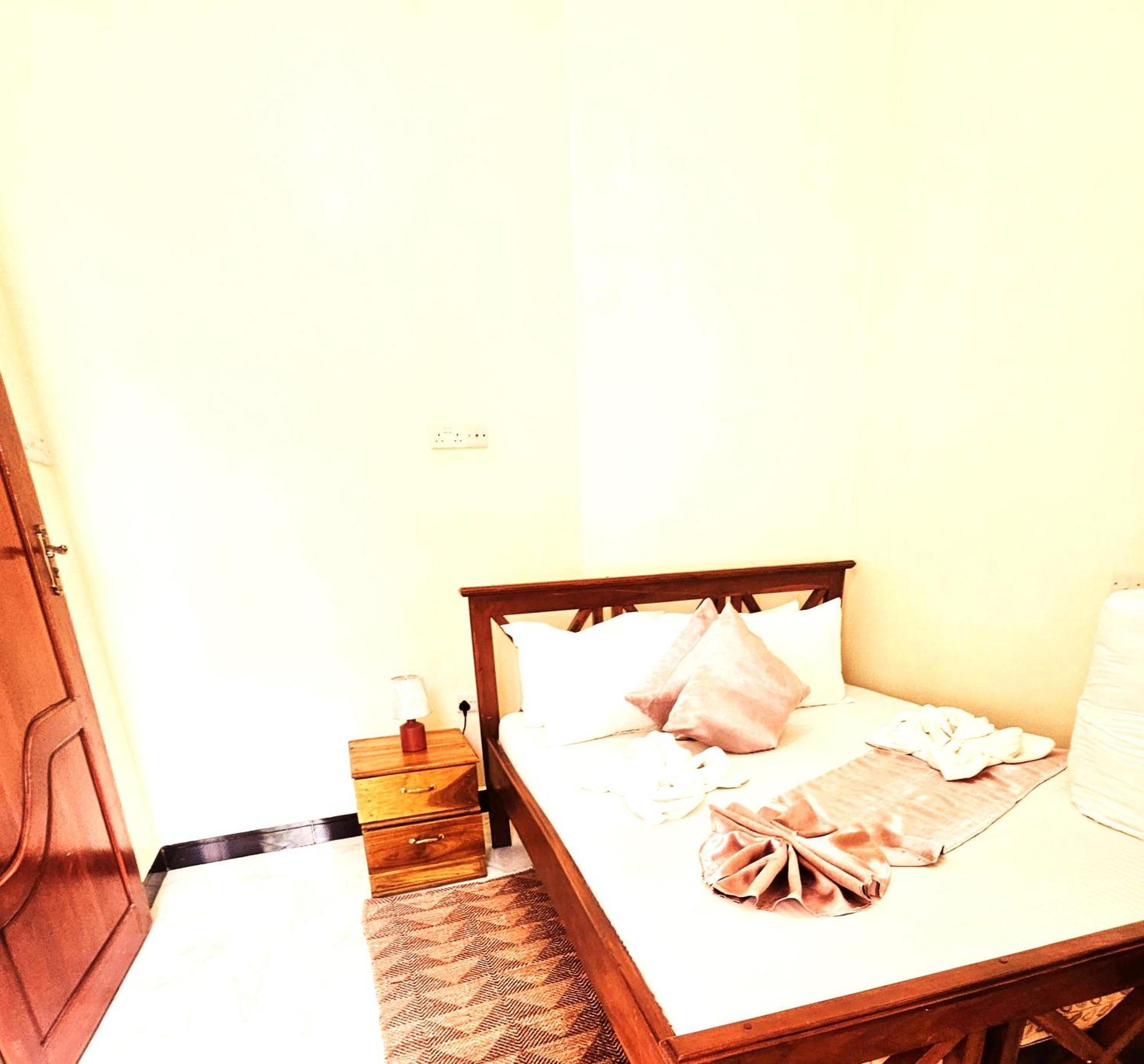 Bed and Breakfast Safi House Boma la Ngombe Екстер'єр фото