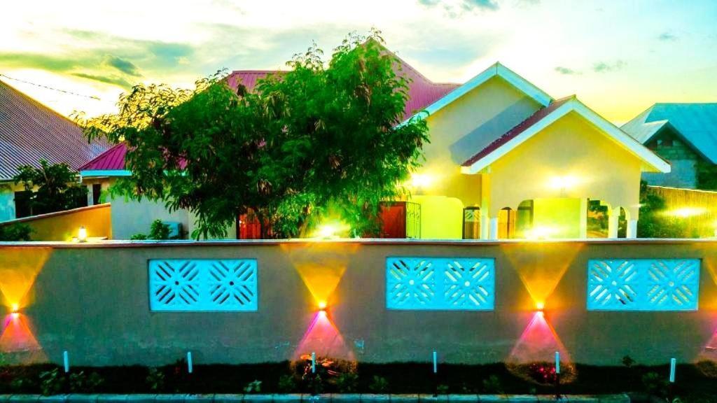 Bed and Breakfast Safi House Boma la Ngombe Екстер'єр фото