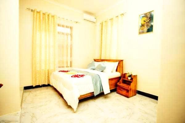 Bed and Breakfast Safi House Boma la Ngombe Екстер'єр фото