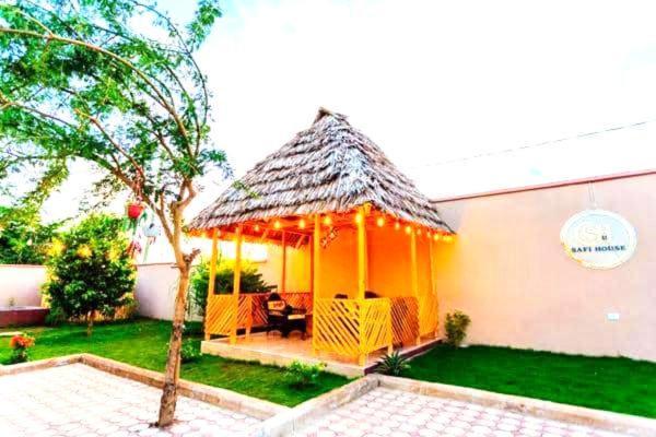 Bed and Breakfast Safi House Boma la Ngombe Екстер'єр фото
