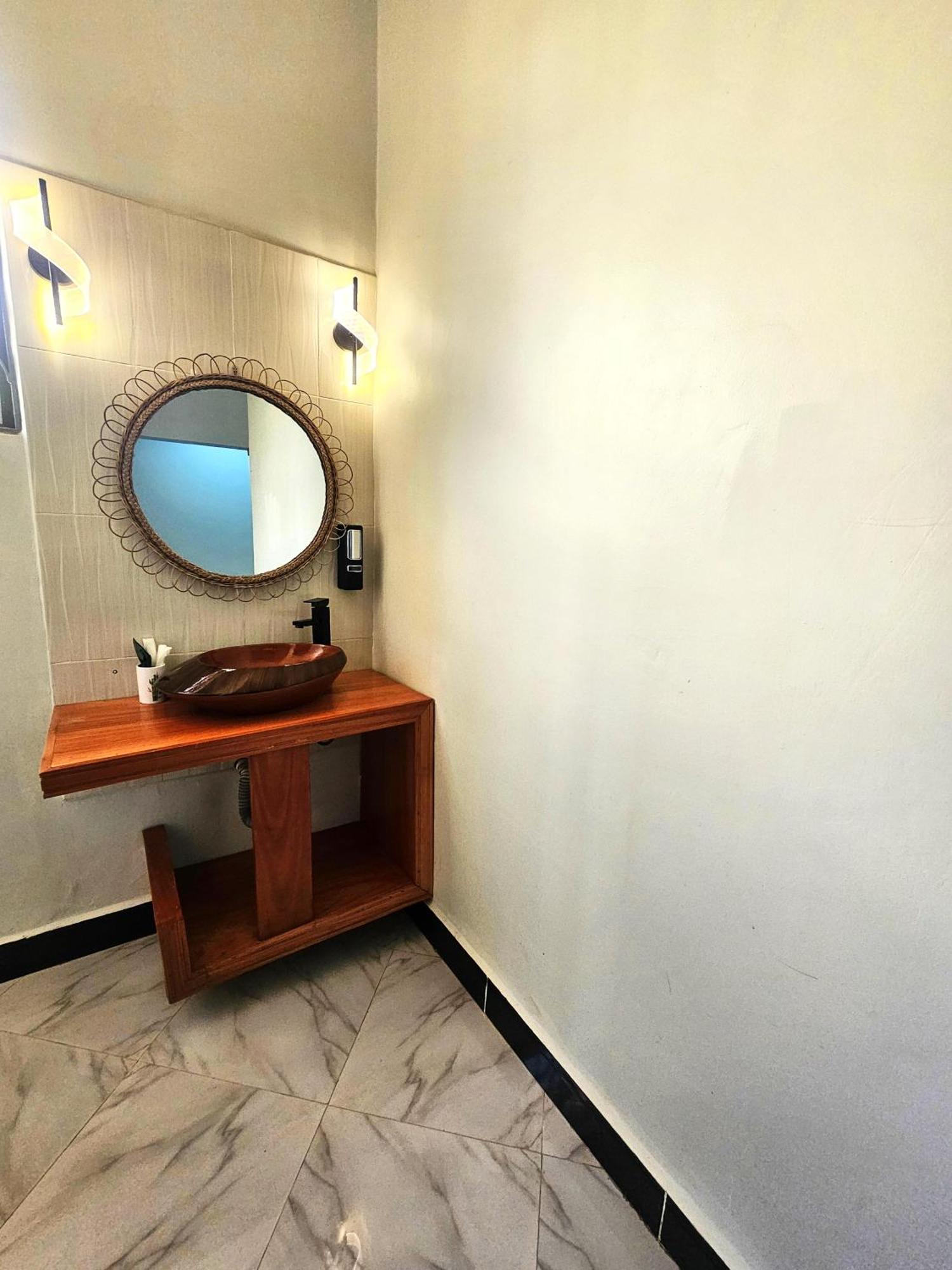 Bed and Breakfast Safi House Boma la Ngombe Екстер'єр фото