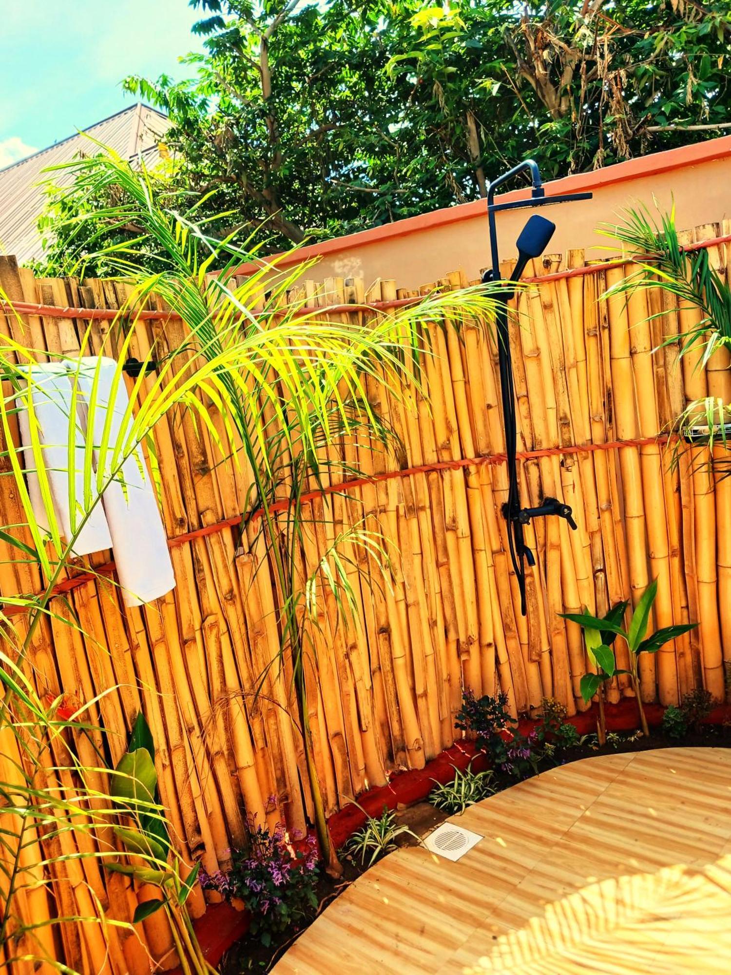 Bed and Breakfast Safi House Boma la Ngombe Екстер'єр фото