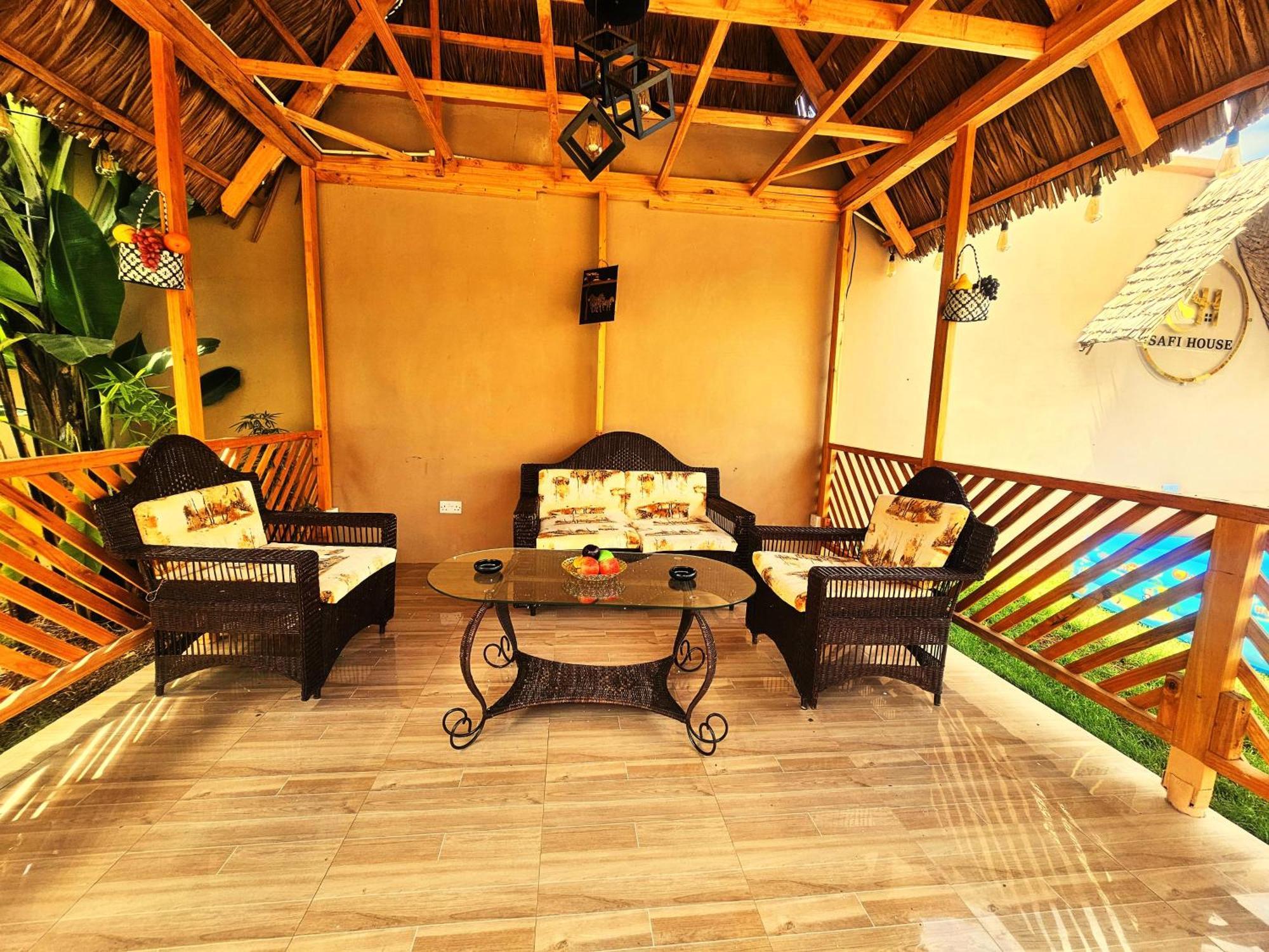 Bed and Breakfast Safi House Boma la Ngombe Екстер'єр фото