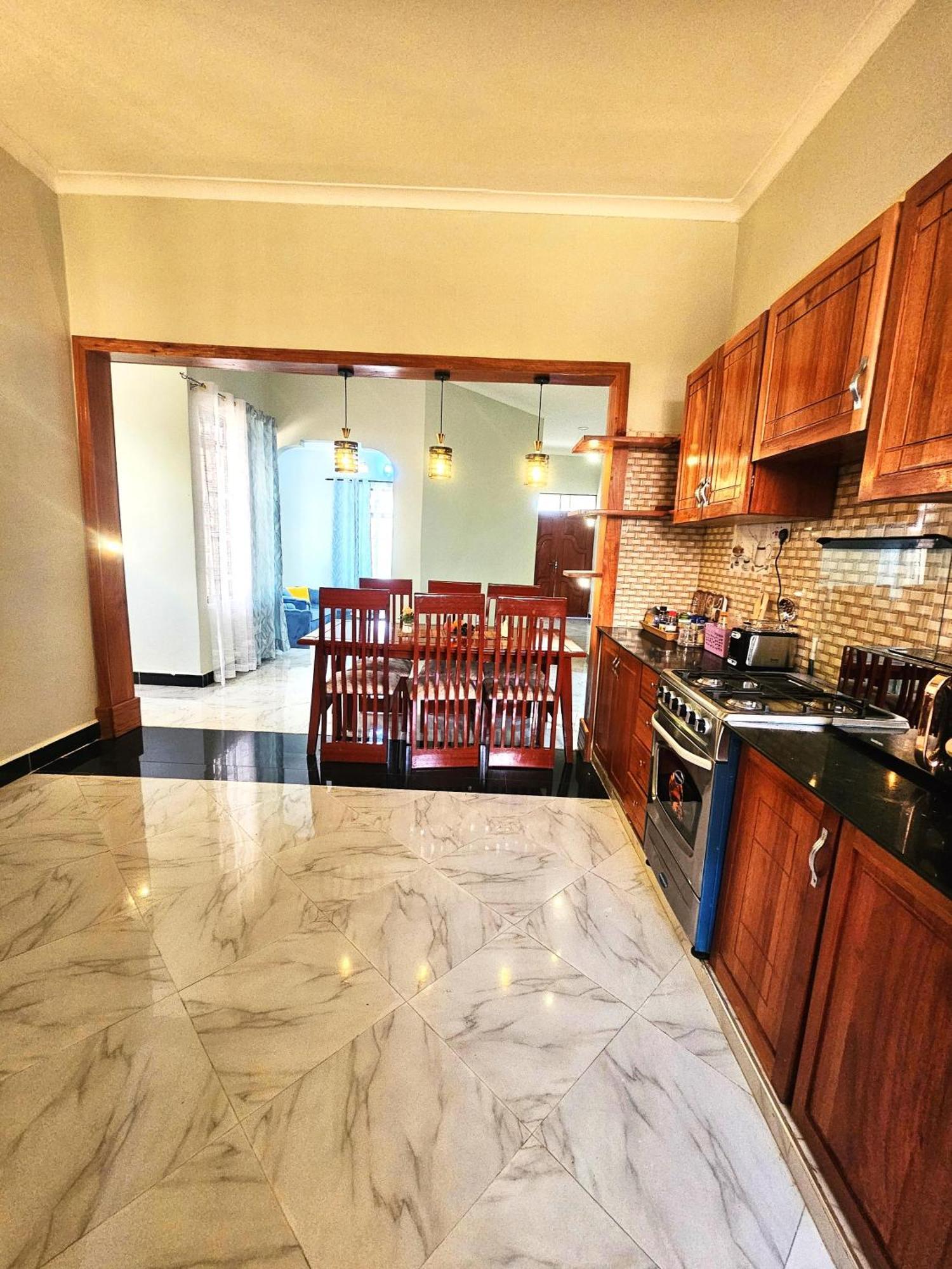 Bed and Breakfast Safi House Boma la Ngombe Екстер'єр фото
